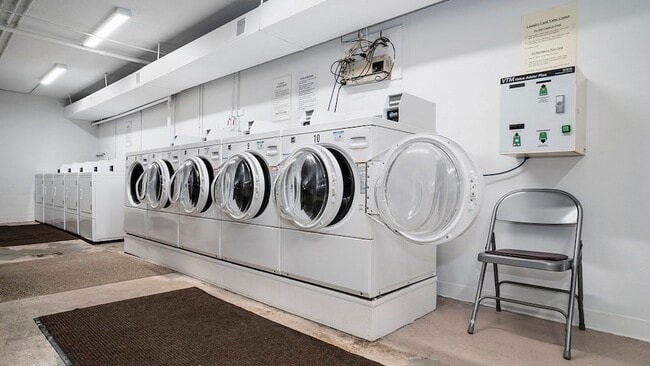 Building Photo - 50 Green St