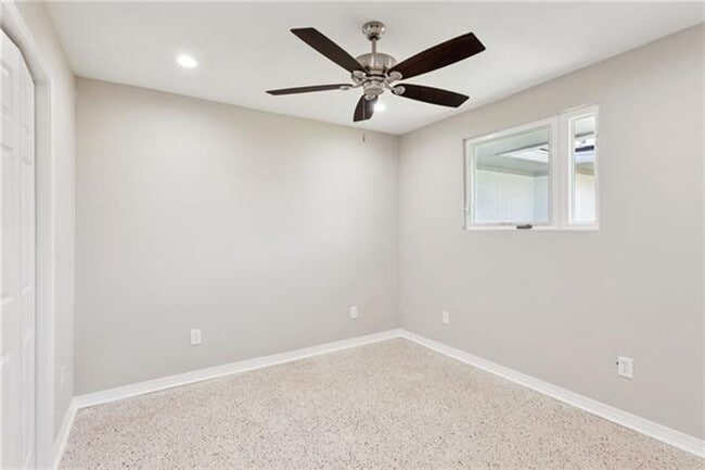 Building Photo - Kenner Beauty!!