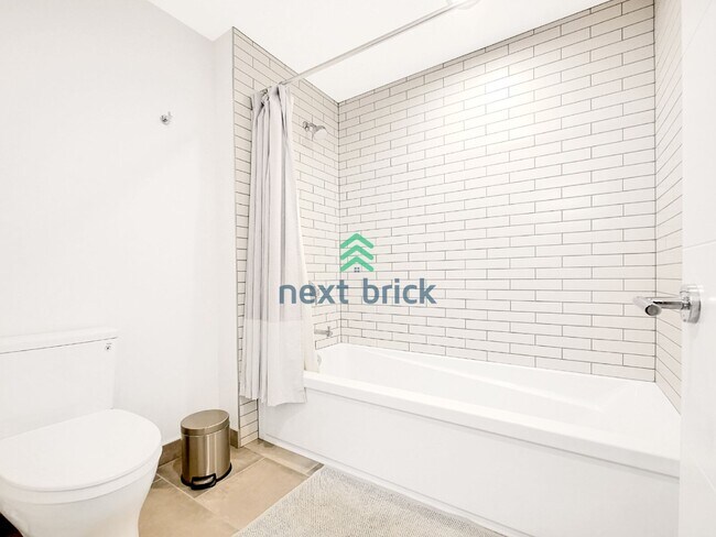 Building Photo - New Spacious 3 Bed 2.5 Bath Town home for Rent!