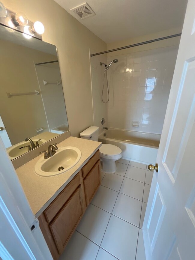 Building Photo - For Rent – Charming 2-Bed, 2.5-Bath Townho...