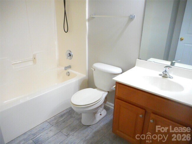 Building Photo - 1018 Fountainbrook Dr