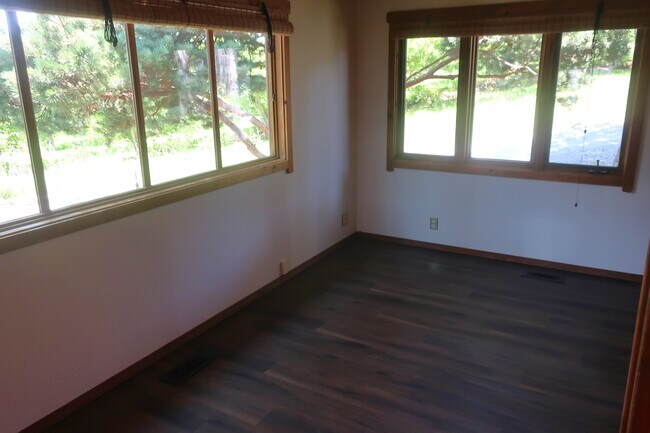 Building Photo - 3601 10th St SE