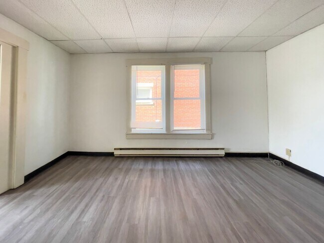 Building Photo - Charming 1-Bedroom Apartment Near Ball State!