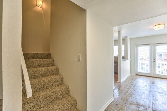 Building Photo - 409 N Gadsden St