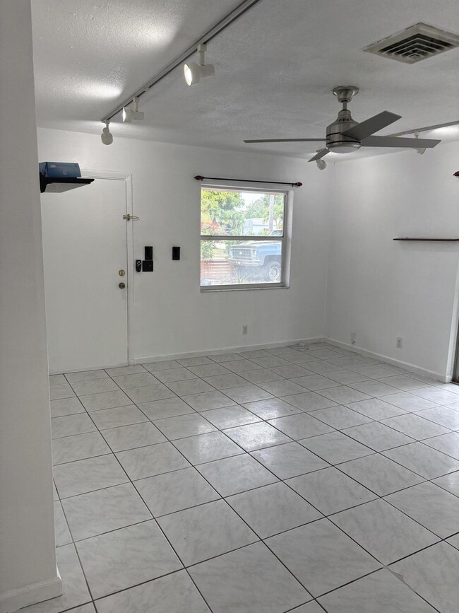 Building Photo - 2801 Albatross Rd