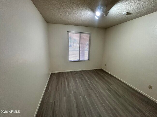 Building Photo - 5309 S River Dr
