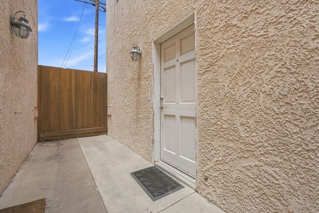 Building Photo - 225 20th St