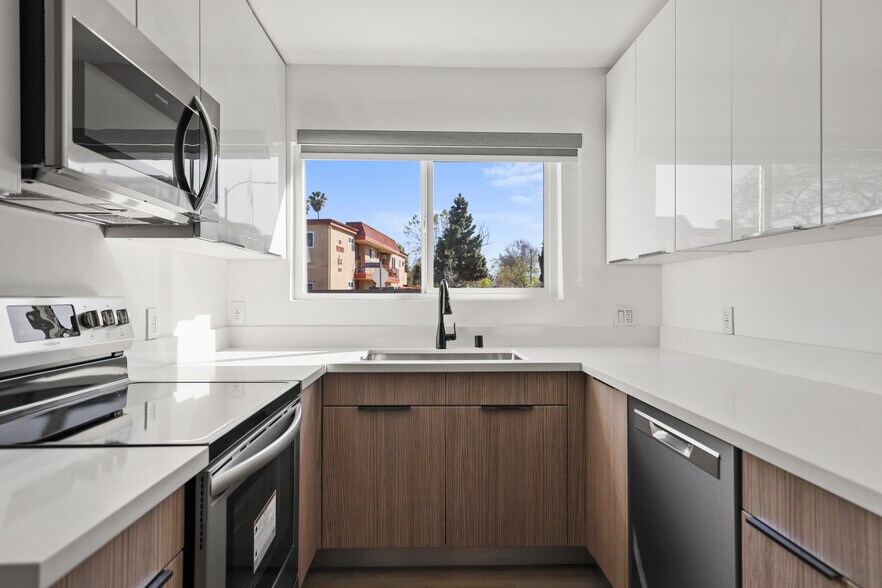 Building Photo - 8777 Cadillac Ave