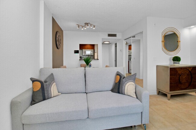 Building Photo - 2560 S Ocean Blvd