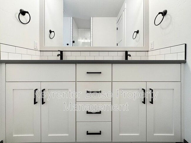 Building Photo - 2985 W Hidden Springs Dr