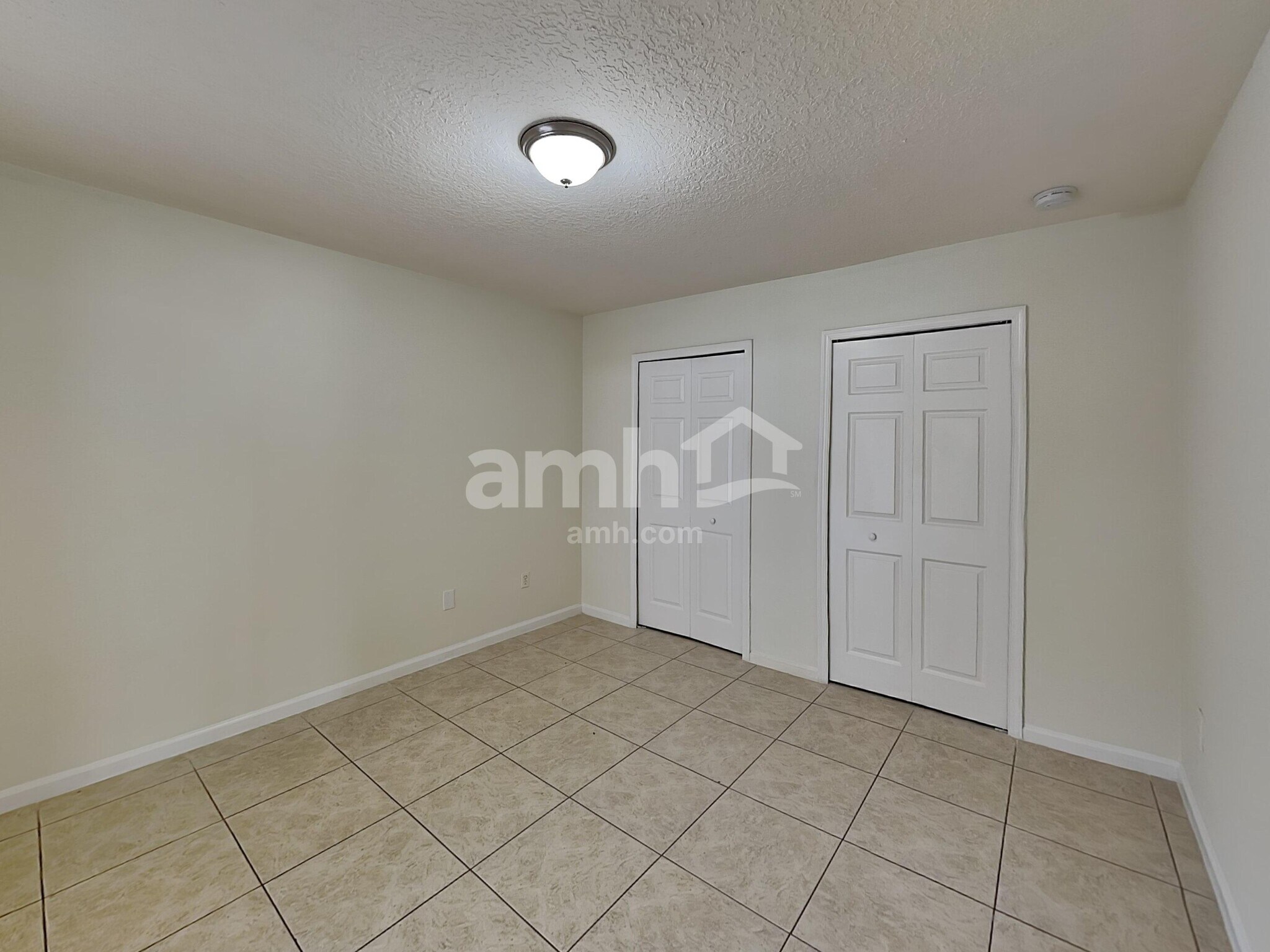 Building Photo - 1009 SW Alcantarra Blvd