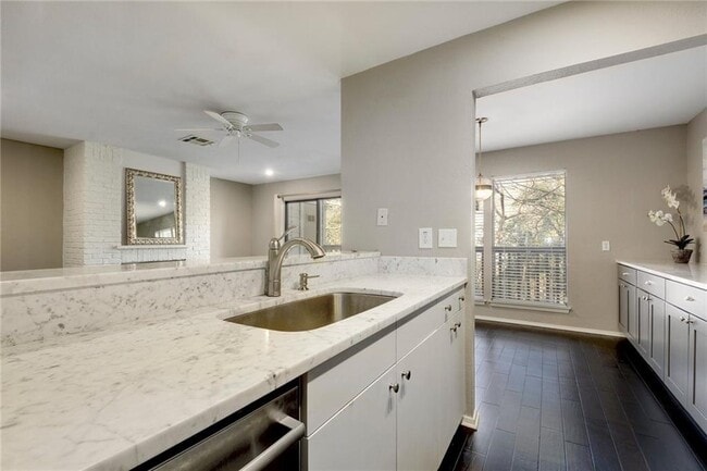 Building Photo - 3839 Dry Creek Dr