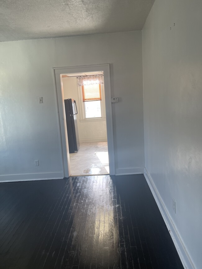 Entrance to kitchen dinner room - 1028 Wallace Ave