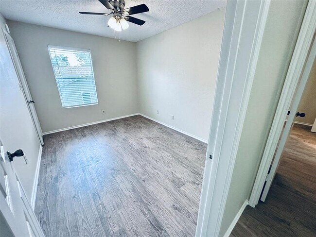 Building Photo - 379 Fantail Loop