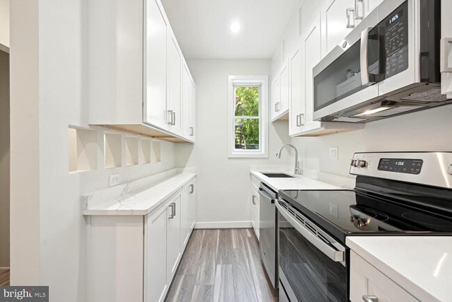 Building Photo - 1850 Ingleside Terrace NW