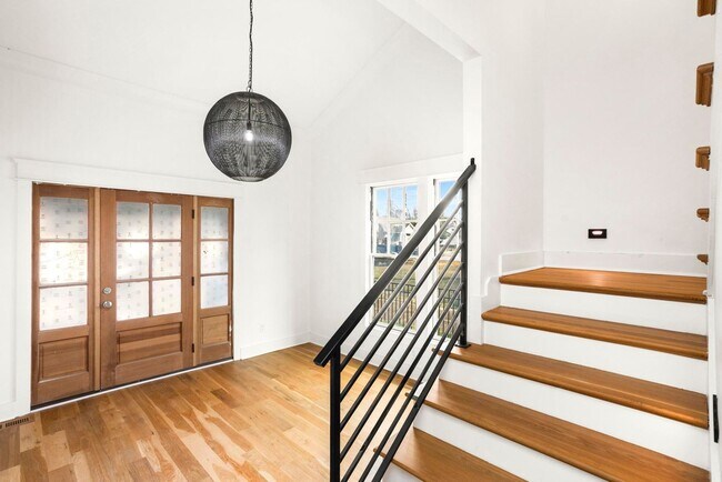 Building Photo - 942 Maxwell Ave