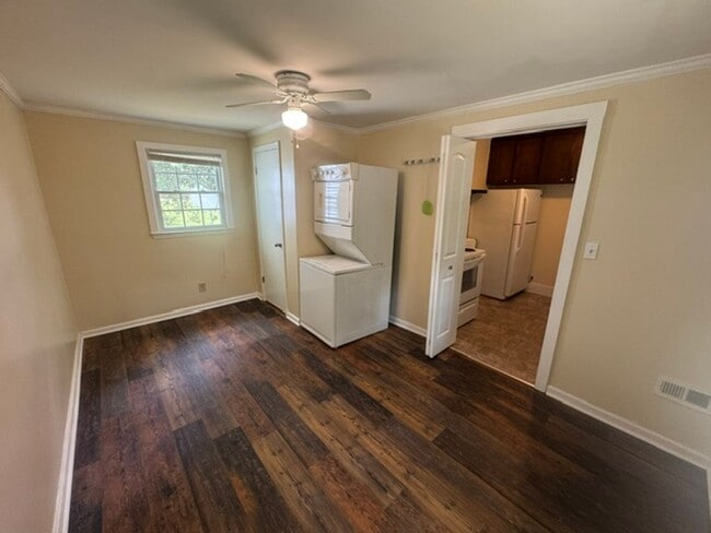 Building Photo - 102 W Meadow Way Dr