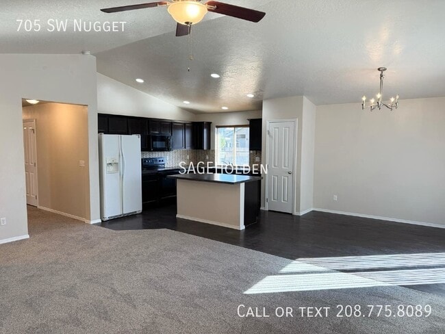 Building Photo - 705 SW Nugget-