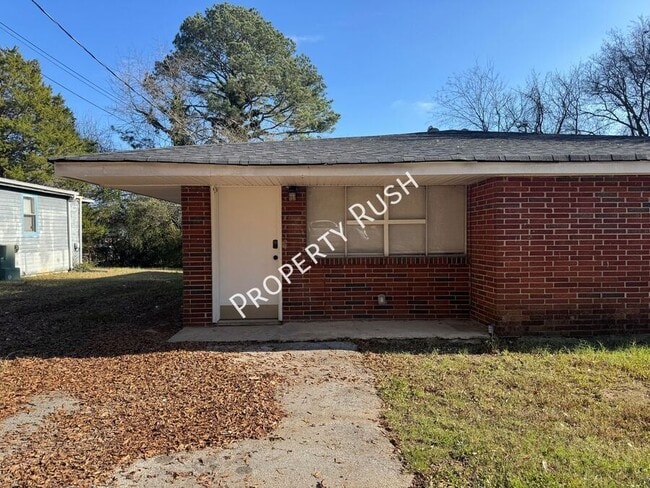 Primary Photo - 1014 N Larchmont Dr