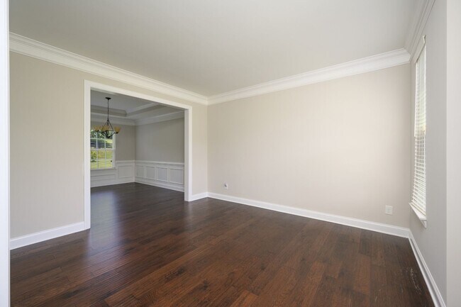 Building Photo - **RARE, EXECUTIVE HOME ON OVER HALF AN ACR...
