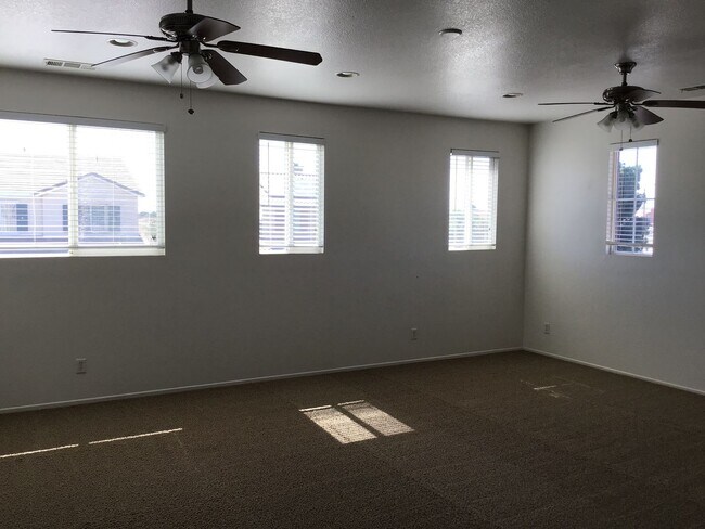 Building Photo - 6027 Oak Fence Ln