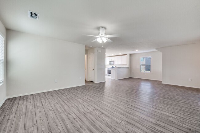 Building Photo - Spacious 4 Bed, 3 Bath Modern Home in Mobberly Farms, Pilot Point - Available for Lease!