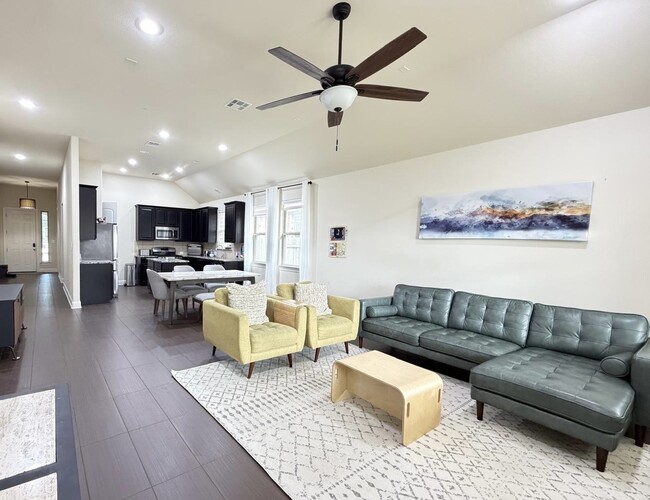 Building Photo - 2432 Granite Hill Dr