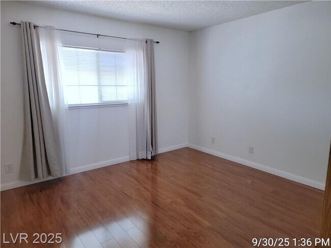 Building Photo - Inviting 2-Bedroom Condo with Pool, Spa & ...