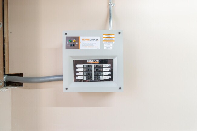 Building Photo - 3334 Cummings Ave