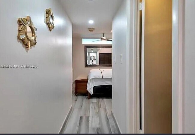 Building Photo - 1717 N Bayshore Dr