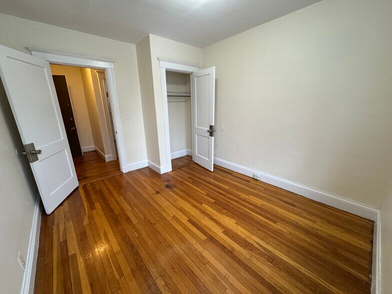 Building Photo - 5 Barrows St