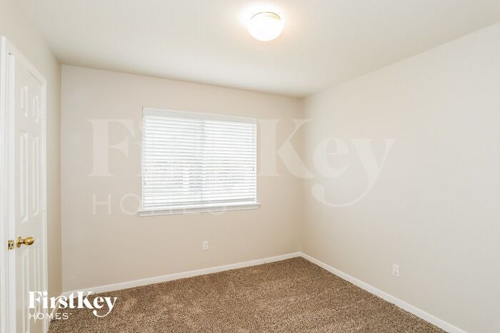 Building Photo - 12307 Thoreau Dr