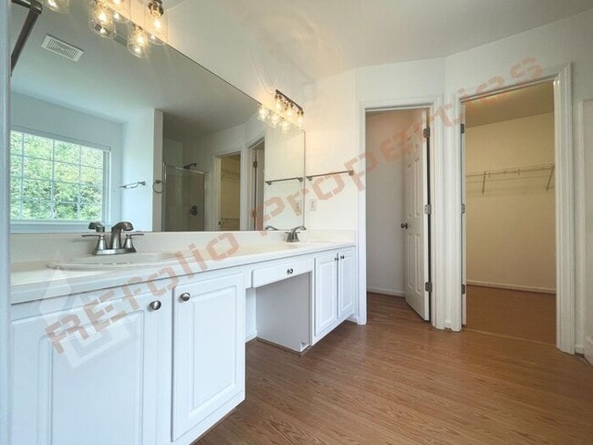 Building Photo - Fresh Paint - Lovely 3 Bedroom, 2.5 Bath T...