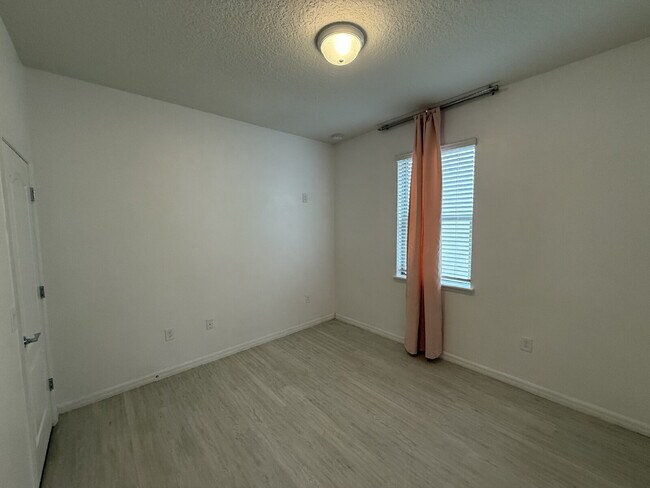 Building Photo - WELCOME HOME!