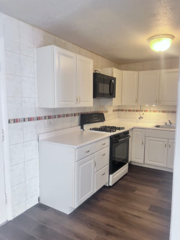 Building Photo - 8 Lancelot Court