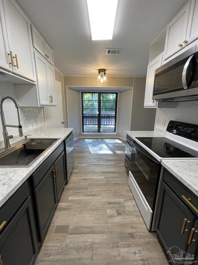 Building Photo - 4615 Gladstone Dr