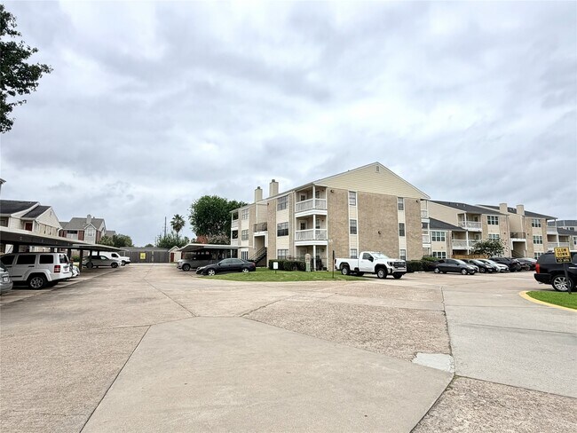 Building Photo - 2750 Holly Hall St
