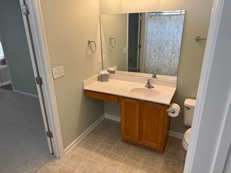 Building Photo - 102 Bill Park Dr