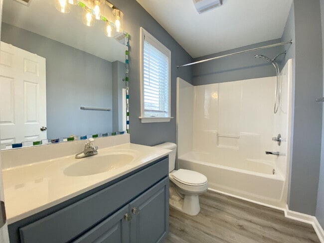 Building Photo - Four Bedroom Townhome Located on Hilton He...