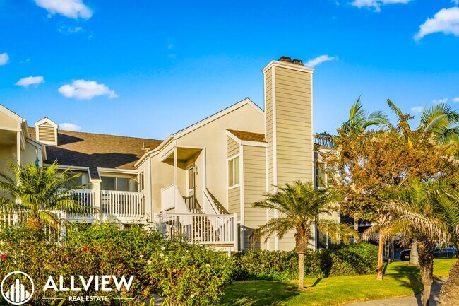 Building Photo - OCEAN VIEWS AND UPGRADED 2 BED/ 2 BATH UPP...