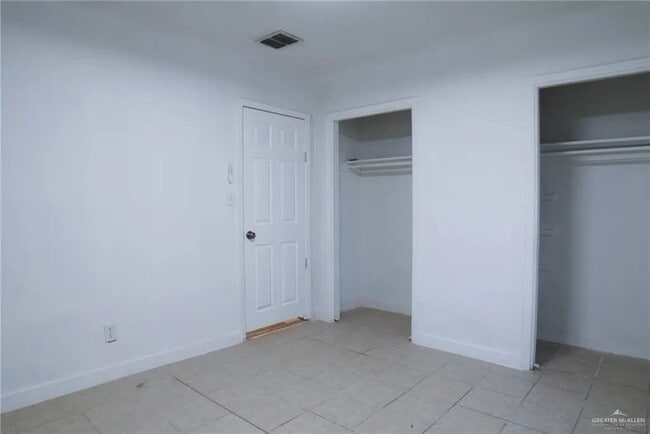 Building Photo - 210 E Hurst St