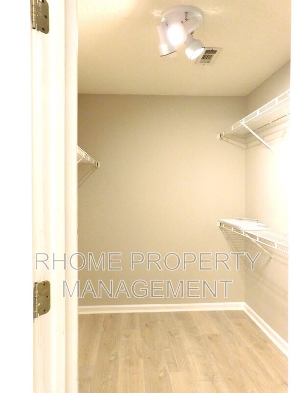 Building Photo - 9050 Brockham Way