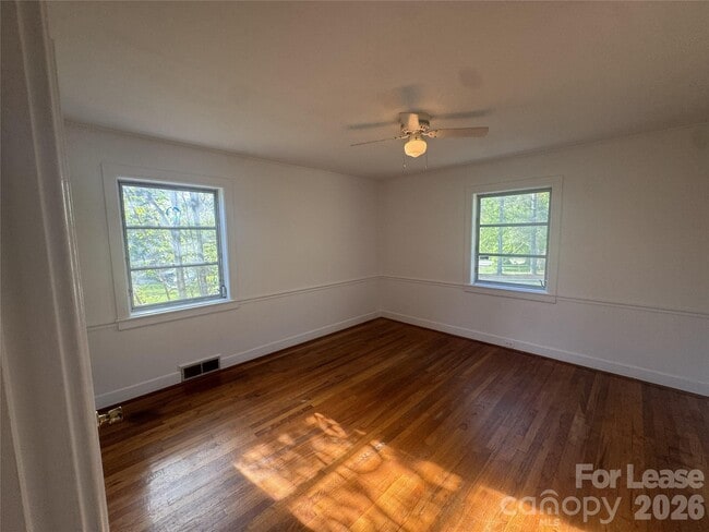 Building Photo - 1203 Hibriten Dr SE