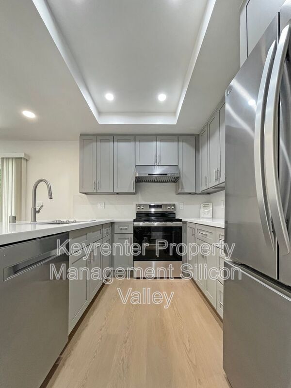 Building Photo - 5835 Halleck Dr