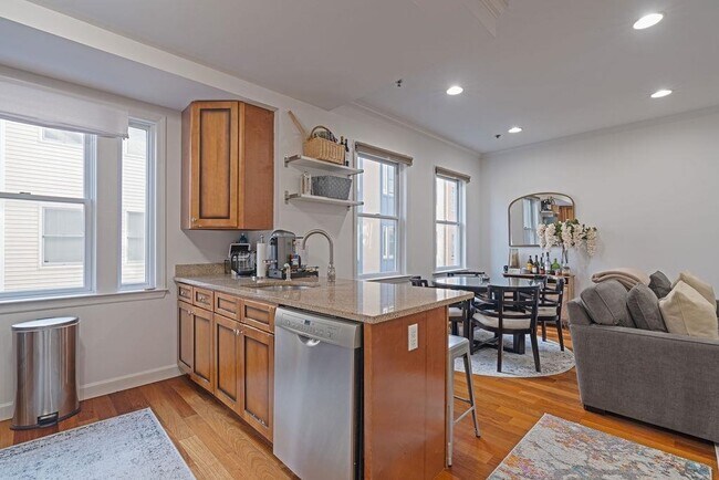 Building Photo - 620 38th St