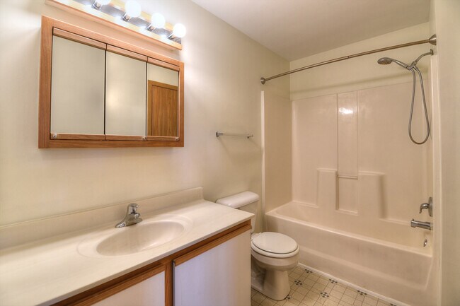 Building Photo - 410 Cunat Blvd