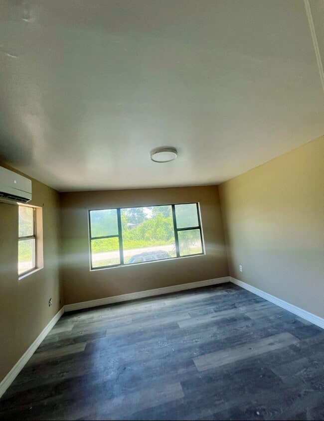 Building Photo - 246 Creekside Dr