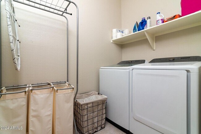 Building Photo - 1406 W Main St