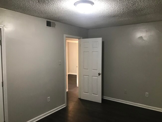 Building Photo - 48 S Bristol Rd