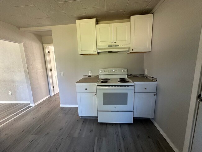 Building Photo - Remodeled 2 bedroom home in Myrtle Creek